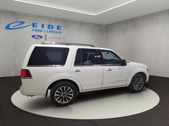 2016 White Platinum Metallic Tri-Coat Lincoln Navigator Select 4X4 SUV