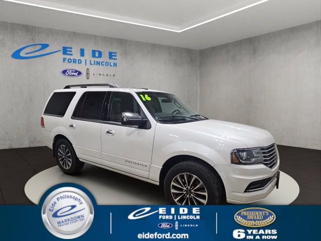 2016 White Platinum Metallic Tri-Coat Lincoln Navigator Select 4X4 SUV