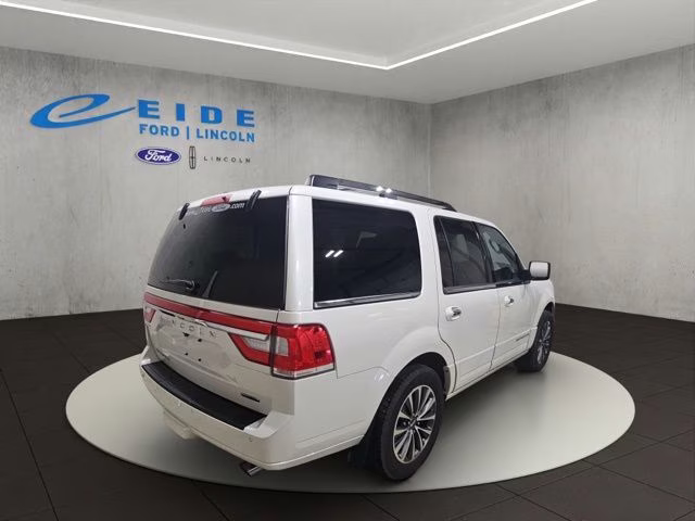 2016 White Platinum Metallic Tri-Coat Lincoln Navigator Select 4X4 SUV