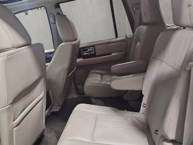 2016 White Platinum Metallic Tri-Coat Lincoln Navigator Select 4X4 SUV
