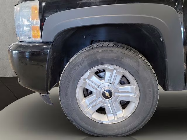 2009 Black Chevrolet Silverado 1500 LT 4X4 Truck