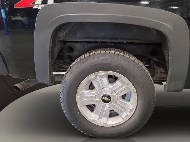 2009 Black Chevrolet Silverado 1500 LT 4X4 Truck