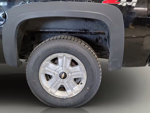 2009 Black Chevrolet Silverado 1500 LT 4X4 Truck