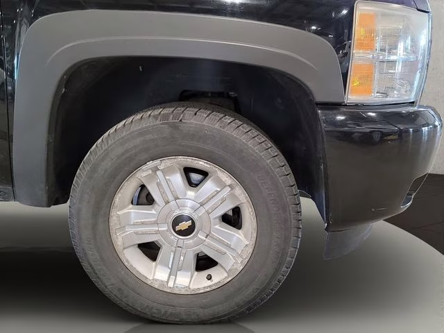 2009 Black Chevrolet Silverado 1500 LT 4X4 Truck