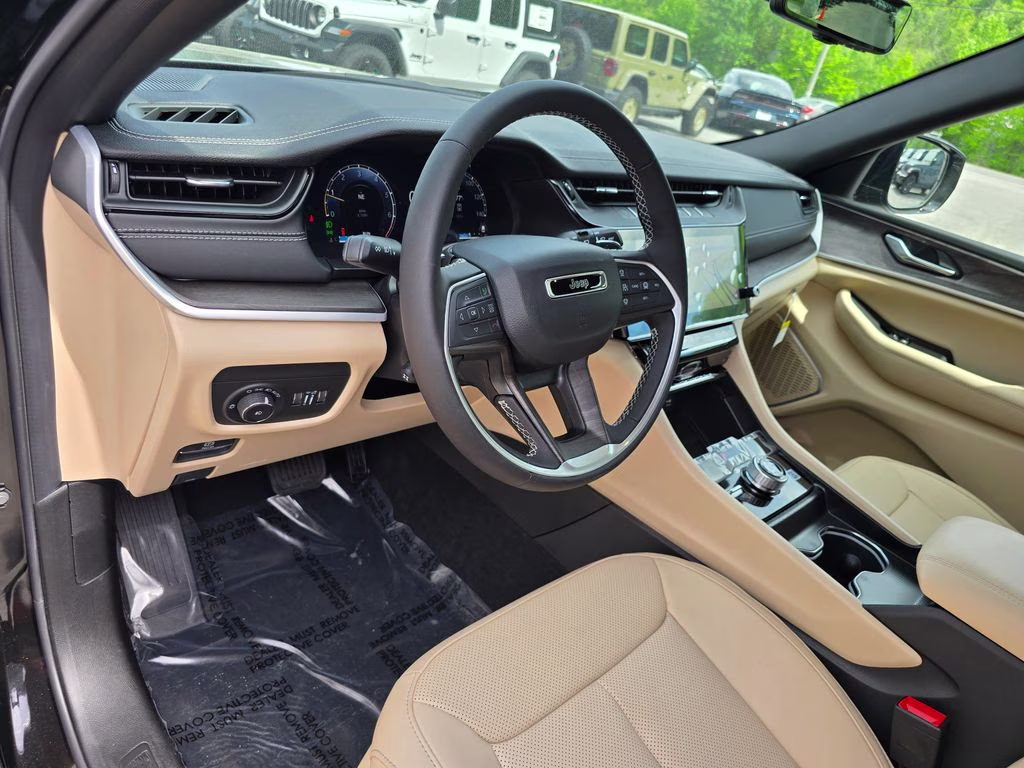 2026 Diamond Black Crystal Pearlcoat Jeep Grand Cherokee L Limited 4X4 SUV