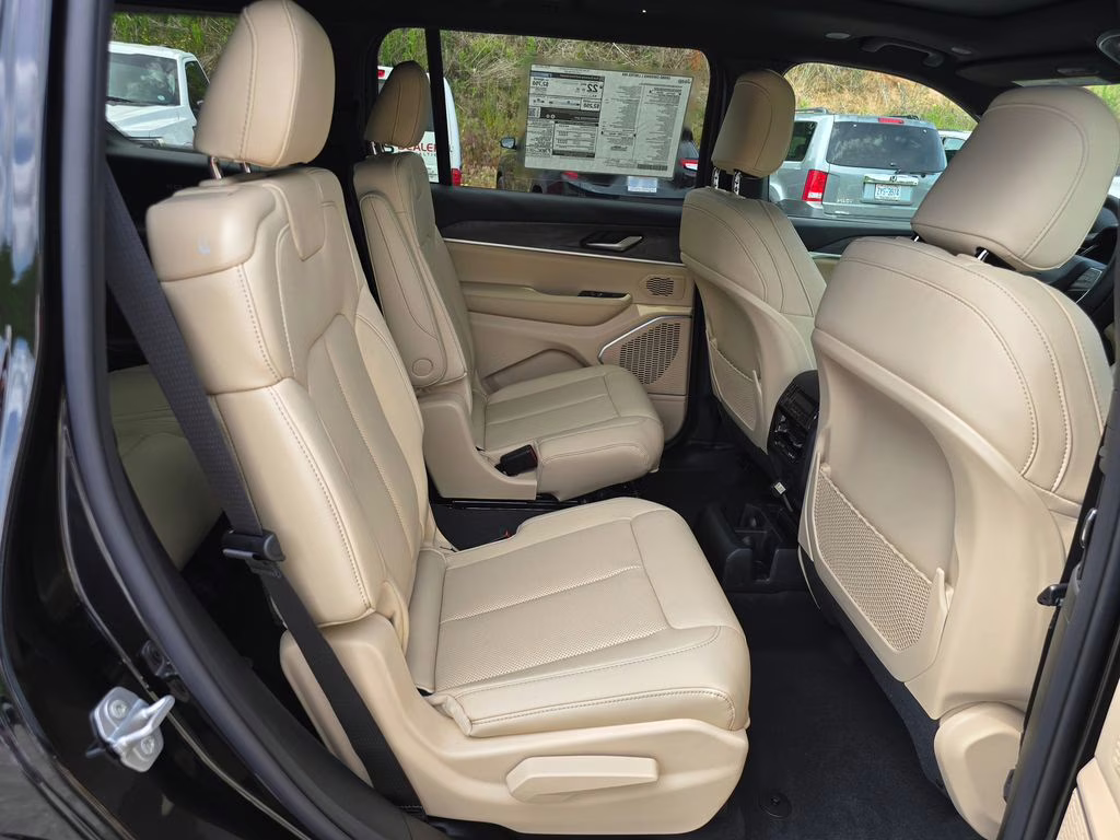 2026 Diamond Black Crystal Pearlcoat Jeep Grand Cherokee L Limited 4X4 SUV