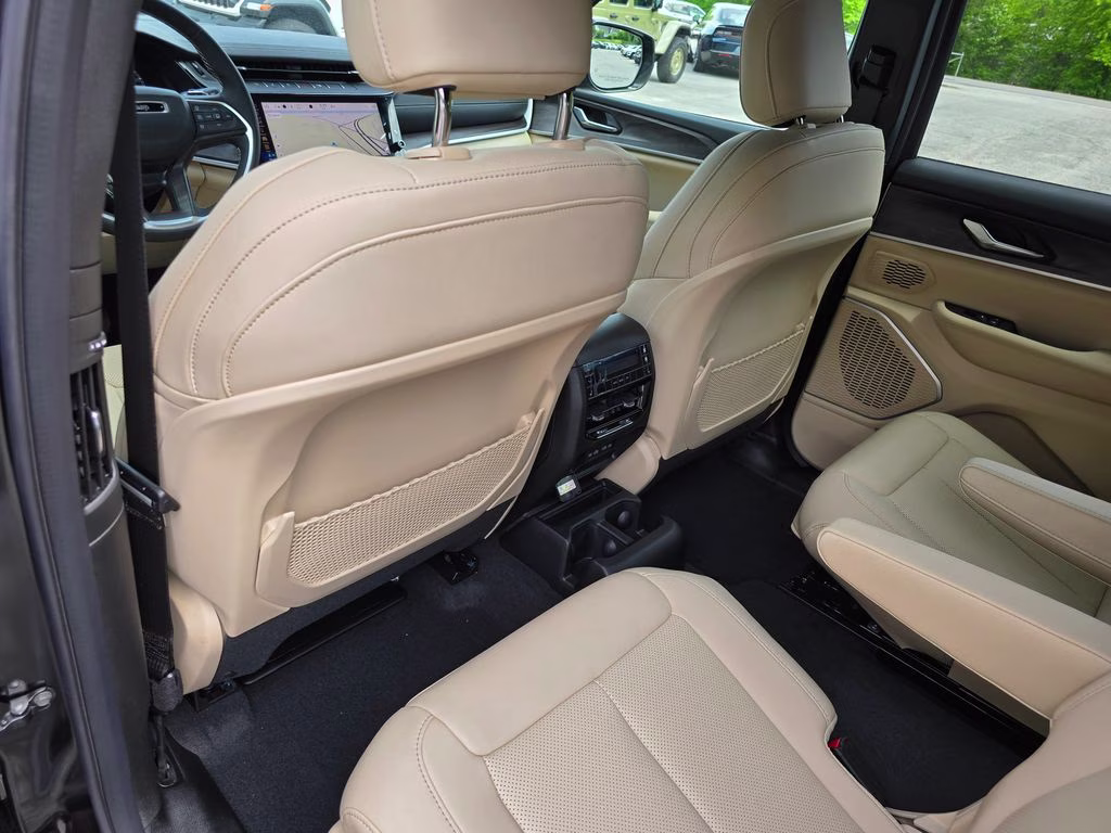 2026 Diamond Black Crystal Pearlcoat Jeep Grand Cherokee L Limited 4X4 SUV