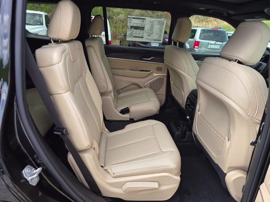 2026 Diamond Black Crystal Pearlcoat Jeep Grand Cherokee L Limited 4X4 SUV
