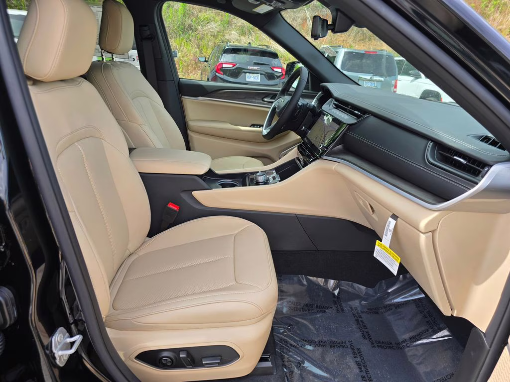 2026 Diamond Black Crystal Pearlcoat Jeep Grand Cherokee L Limited 4X4 SUV