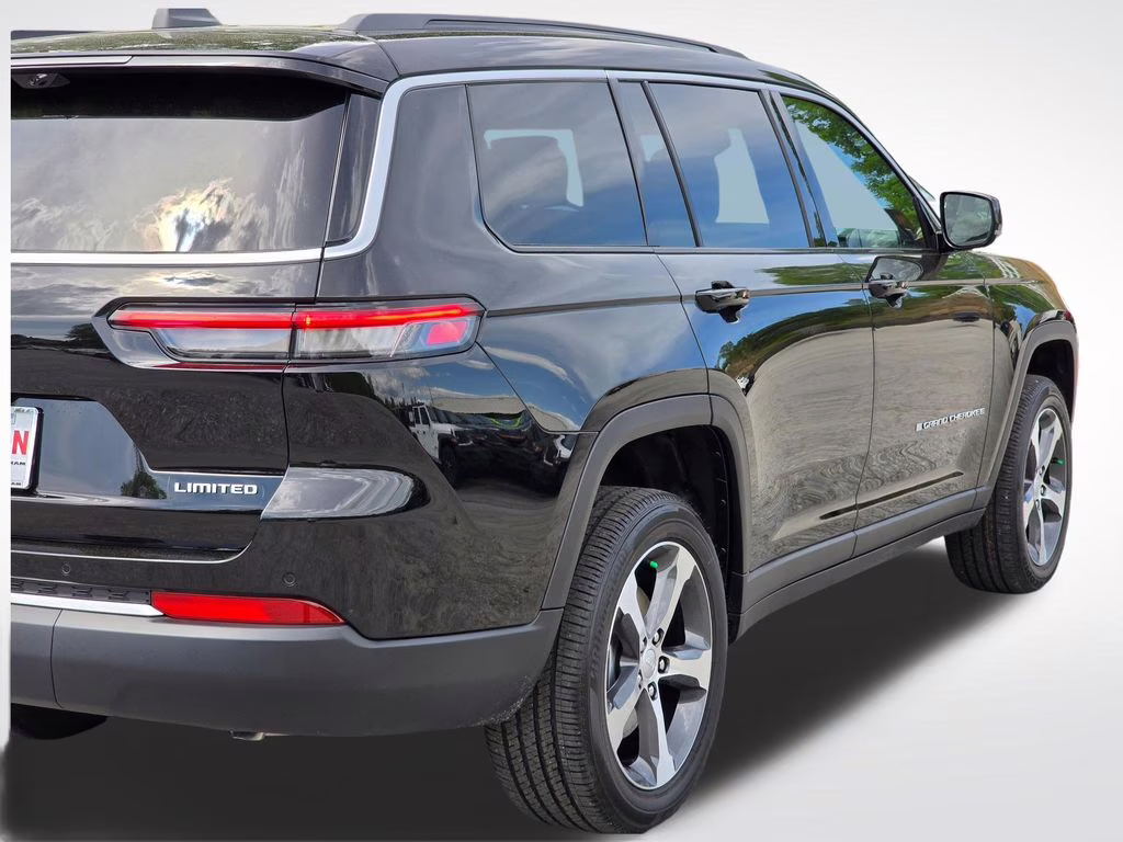 2026 Diamond Black Crystal Pearlcoat Jeep Grand Cherokee L Limited 4X4 SUV
