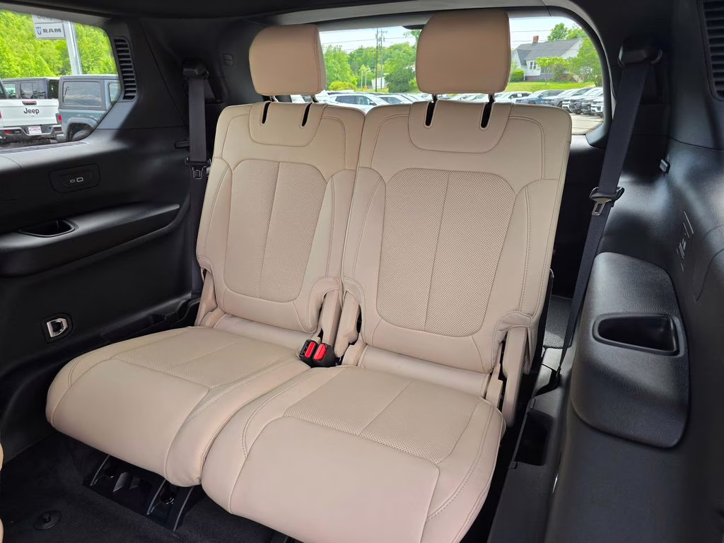 2026 Diamond Black Crystal Pearlcoat Jeep Grand Cherokee L Limited 4X4 SUV
