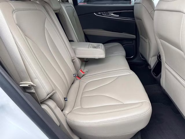 2023 White Metallic Lincoln Nautilus Standard AWD SUV