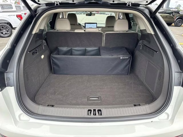 2023 White Metallic Lincoln Nautilus Standard AWD SUV