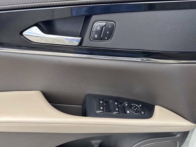 2023 White Metallic Lincoln Nautilus Standard AWD SUV