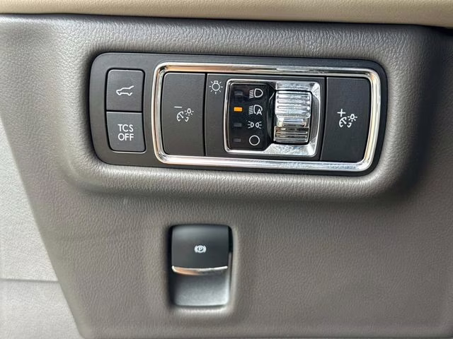 2023 White Metallic Lincoln Nautilus Standard AWD SUV