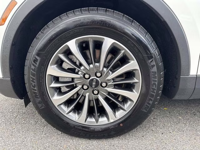 2023 White Metallic Lincoln Nautilus Standard AWD SUV