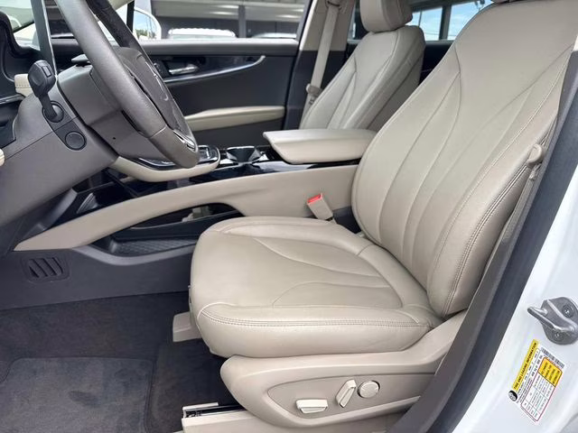 2023 White Metallic Lincoln Nautilus Standard AWD SUV