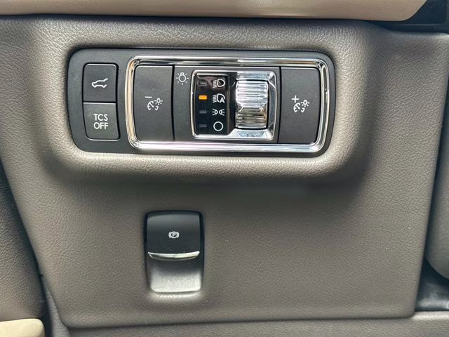 2023 White Metallic Lincoln Nautilus Standard AWD SUV