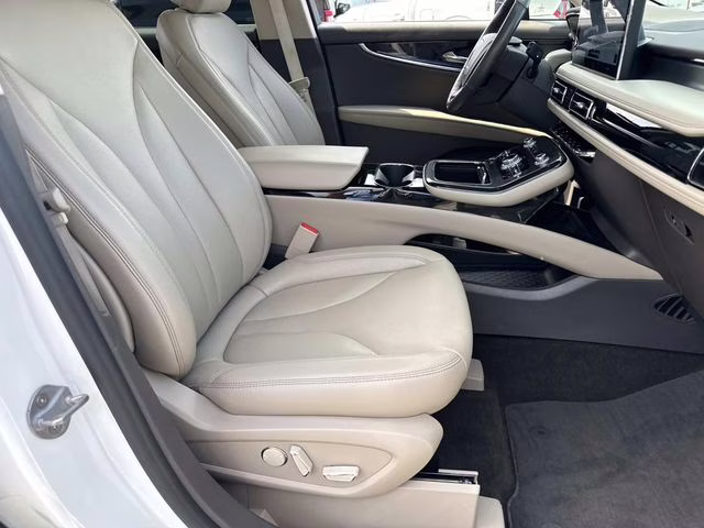 2023 White Metallic Lincoln Nautilus Standard AWD SUV