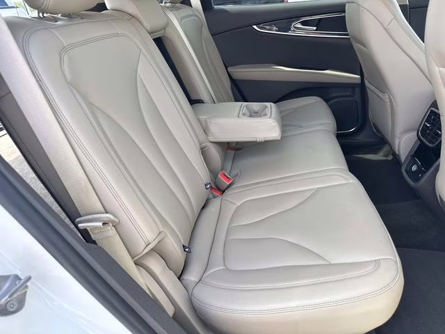 2023 White Metallic Lincoln Nautilus Standard AWD SUV