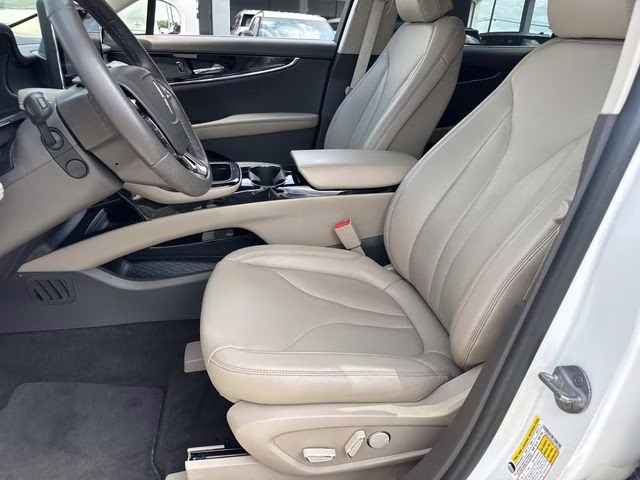 2023 White Metallic Lincoln Nautilus Standard AWD SUV
