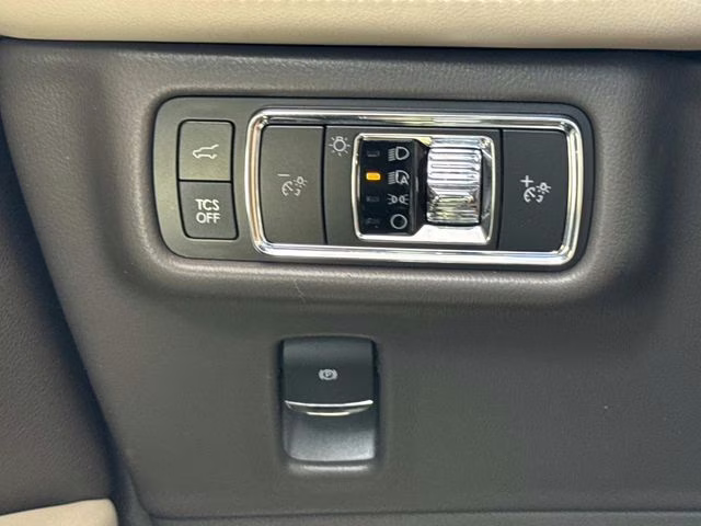 2023 White Metallic Lincoln Nautilus Standard AWD SUV