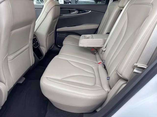 2023 White Metallic Lincoln Nautilus Standard AWD SUV