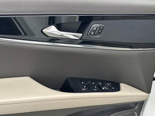 2023 White Metallic Lincoln Nautilus Standard AWD SUV