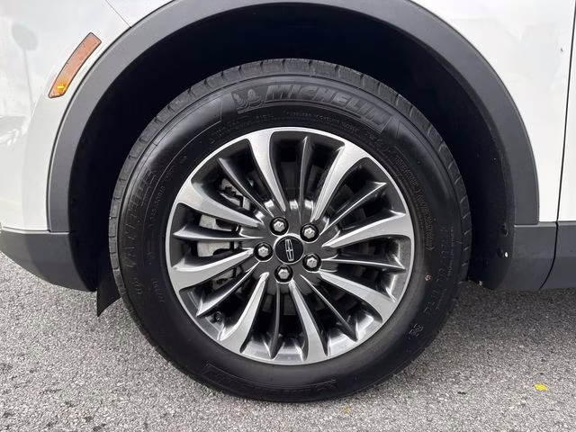 2023 White Metallic Lincoln Nautilus Standard AWD SUV