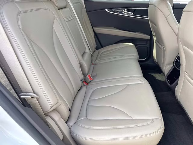 2023 White Metallic Lincoln Nautilus Standard AWD SUV