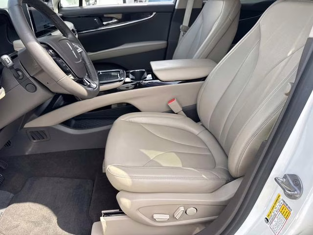 2023 White Metallic Lincoln Nautilus Standard AWD SUV
