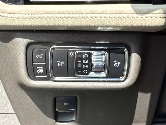 2023 White Metallic Lincoln Nautilus Standard AWD SUV