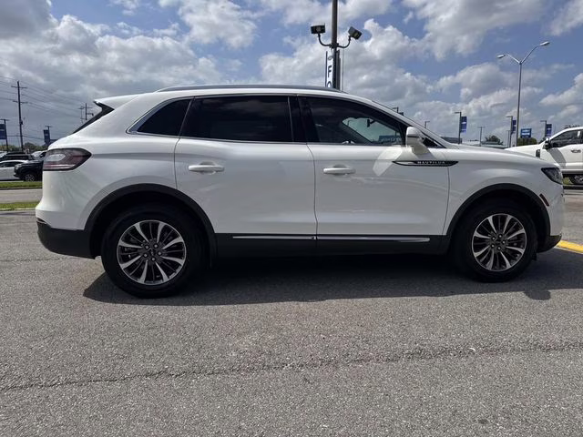 2023 White Metallic Lincoln Nautilus Standard AWD SUV