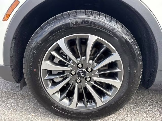 2023 White Metallic Lincoln Nautilus Standard AWD SUV