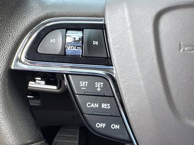 2023 White Metallic Lincoln Nautilus Standard AWD SUV