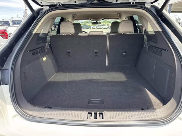 2023 White Metallic Lincoln Nautilus Standard AWD SUV