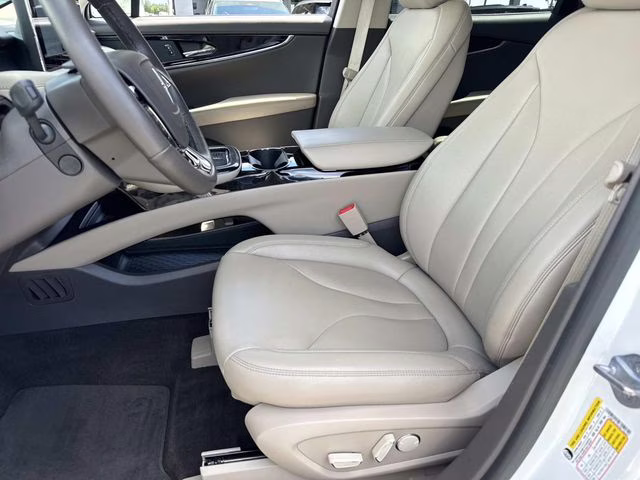 2023 White Metallic Lincoln Nautilus Standard AWD SUV