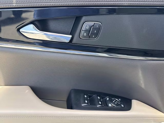 2023 White Metallic Lincoln Nautilus Standard AWD SUV