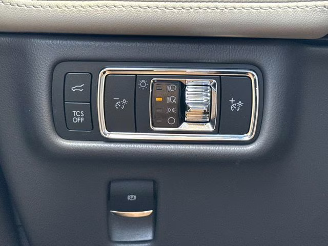 2023 White Metallic Lincoln Nautilus Standard AWD SUV
