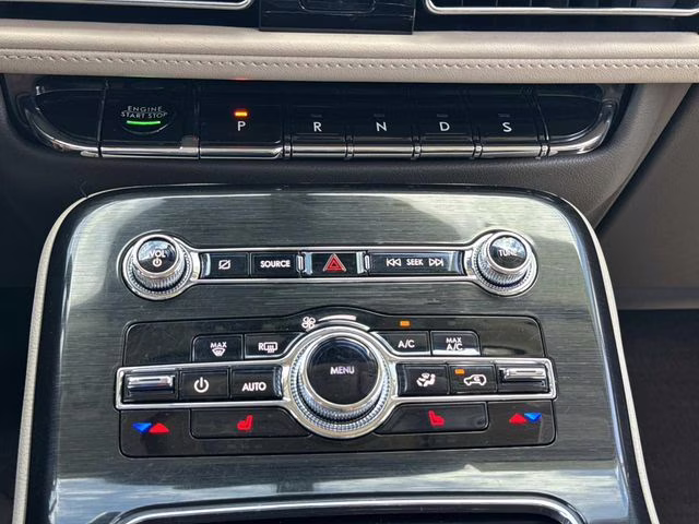2023 White Metallic Lincoln Nautilus Standard AWD SUV