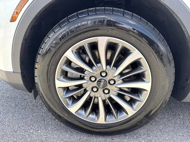 2023 White Metallic Lincoln Nautilus Standard AWD SUV