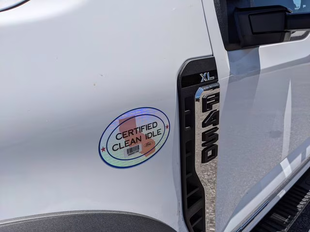 2026 Oxford White Ford Super Duty F-450 DRW XL 4X4 Chassis