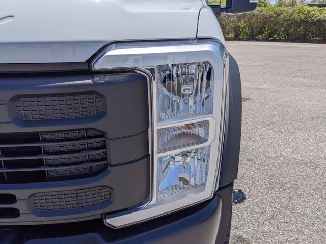 2026 Oxford White Ford Super Duty F-450 DRW XL 4X4 Chassis
