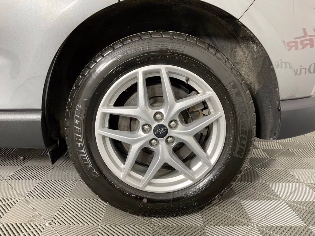 2024 Gray Metallic Ford Edge SEL AWD SUV