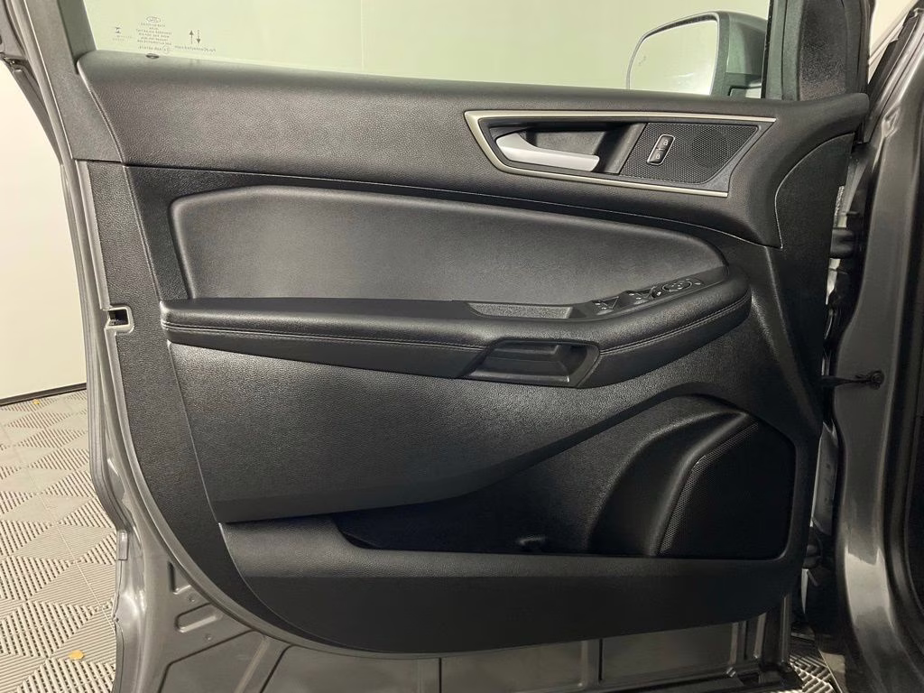 2024 Gray Metallic Ford Edge SEL AWD SUV