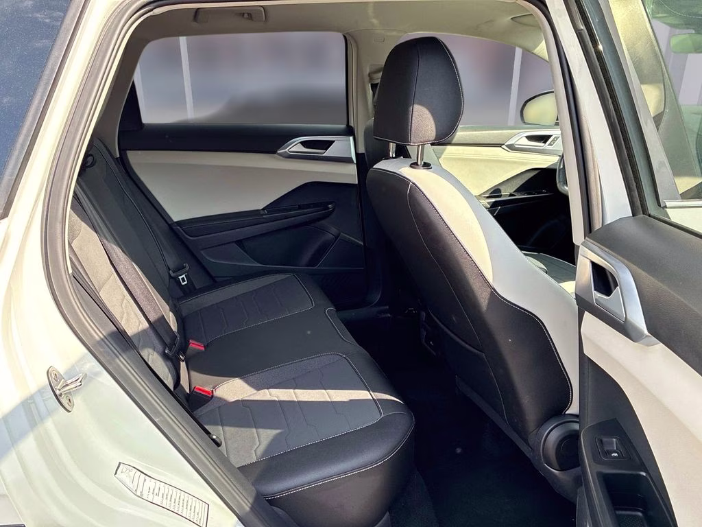 2025 White Volkswagen Taos 1.5T SE AWD SUV