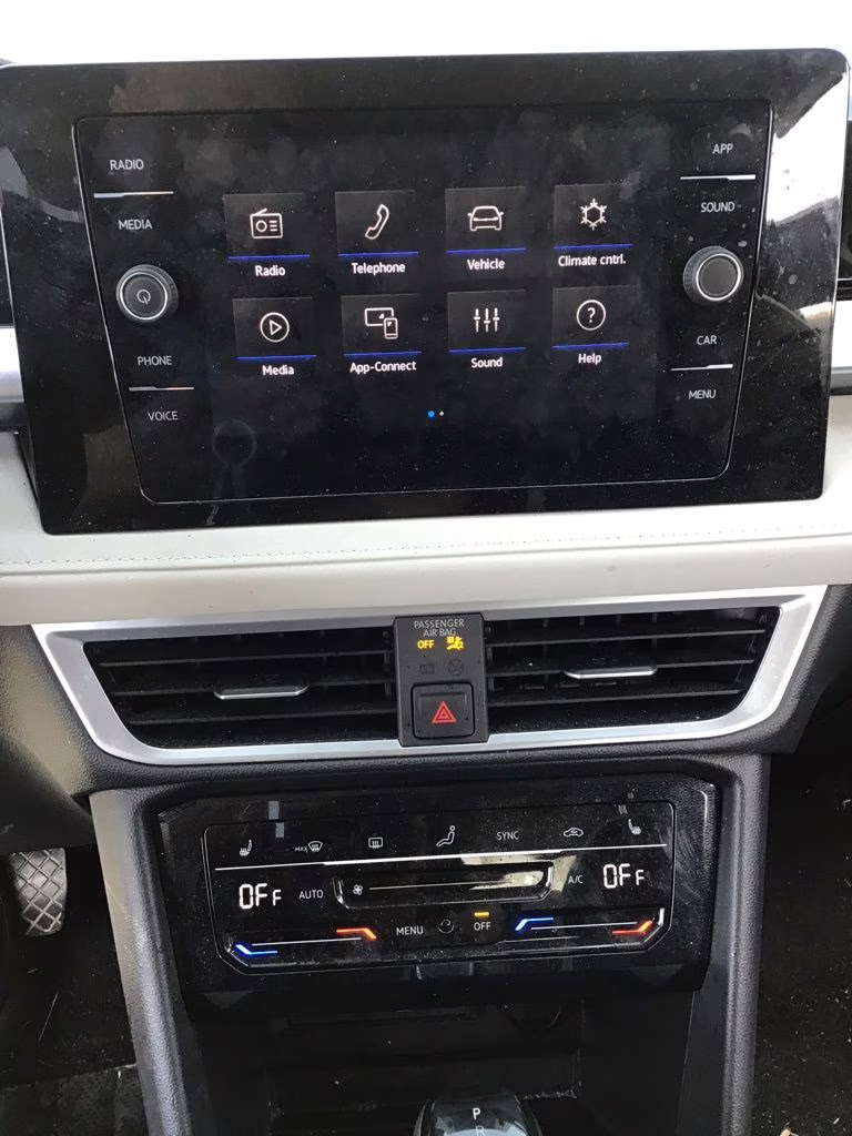 2025 White Volkswagen Taos 1.5T SE AWD SUV