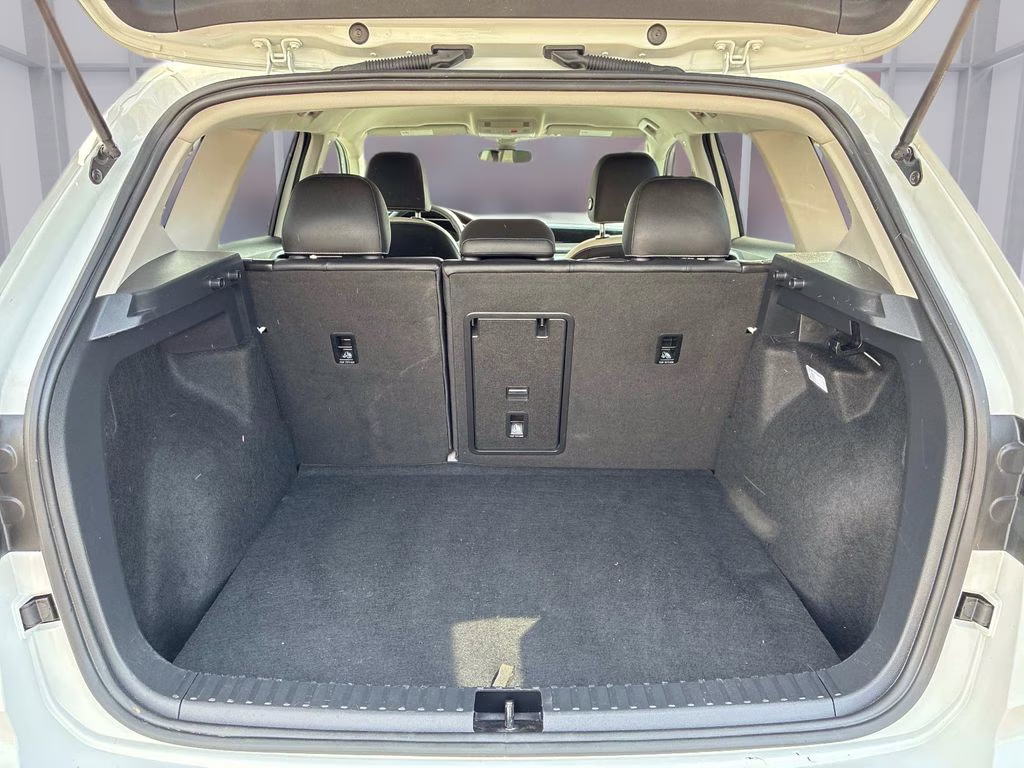 2025 White Volkswagen Taos 1.5T SE AWD SUV