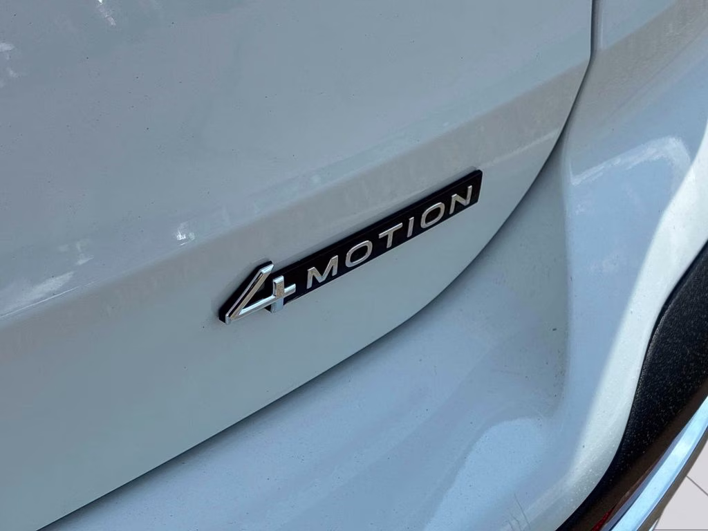 2025 White Volkswagen Taos 1.5T SE AWD SUV