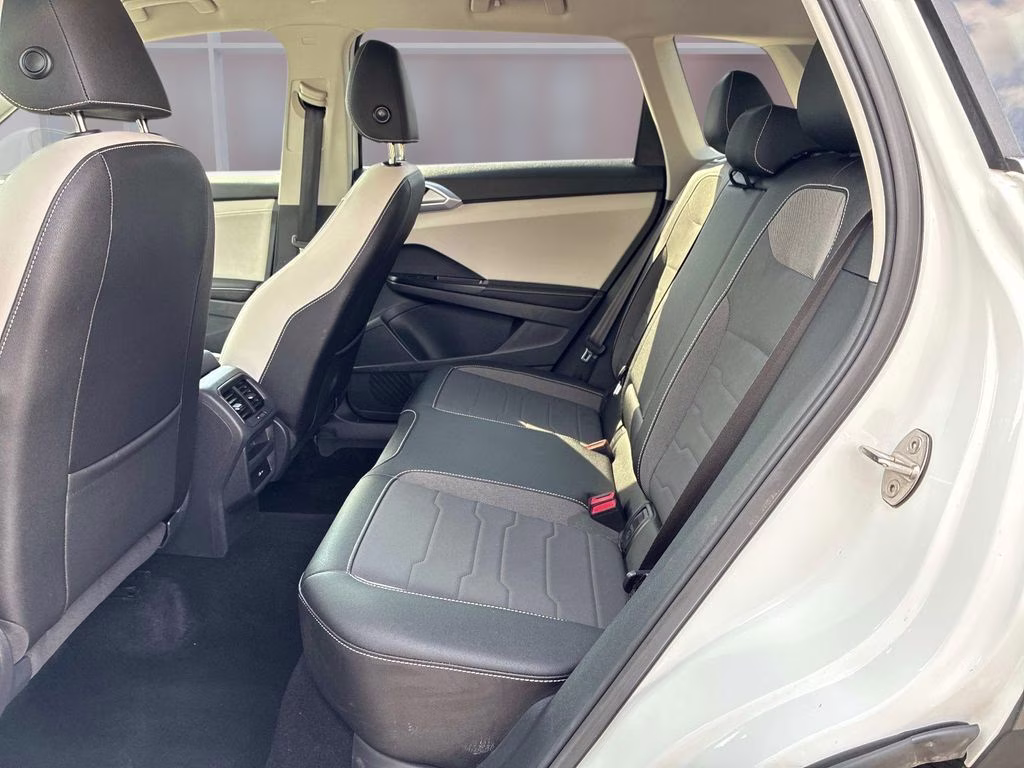 2025 White Volkswagen Taos 1.5T SE AWD SUV